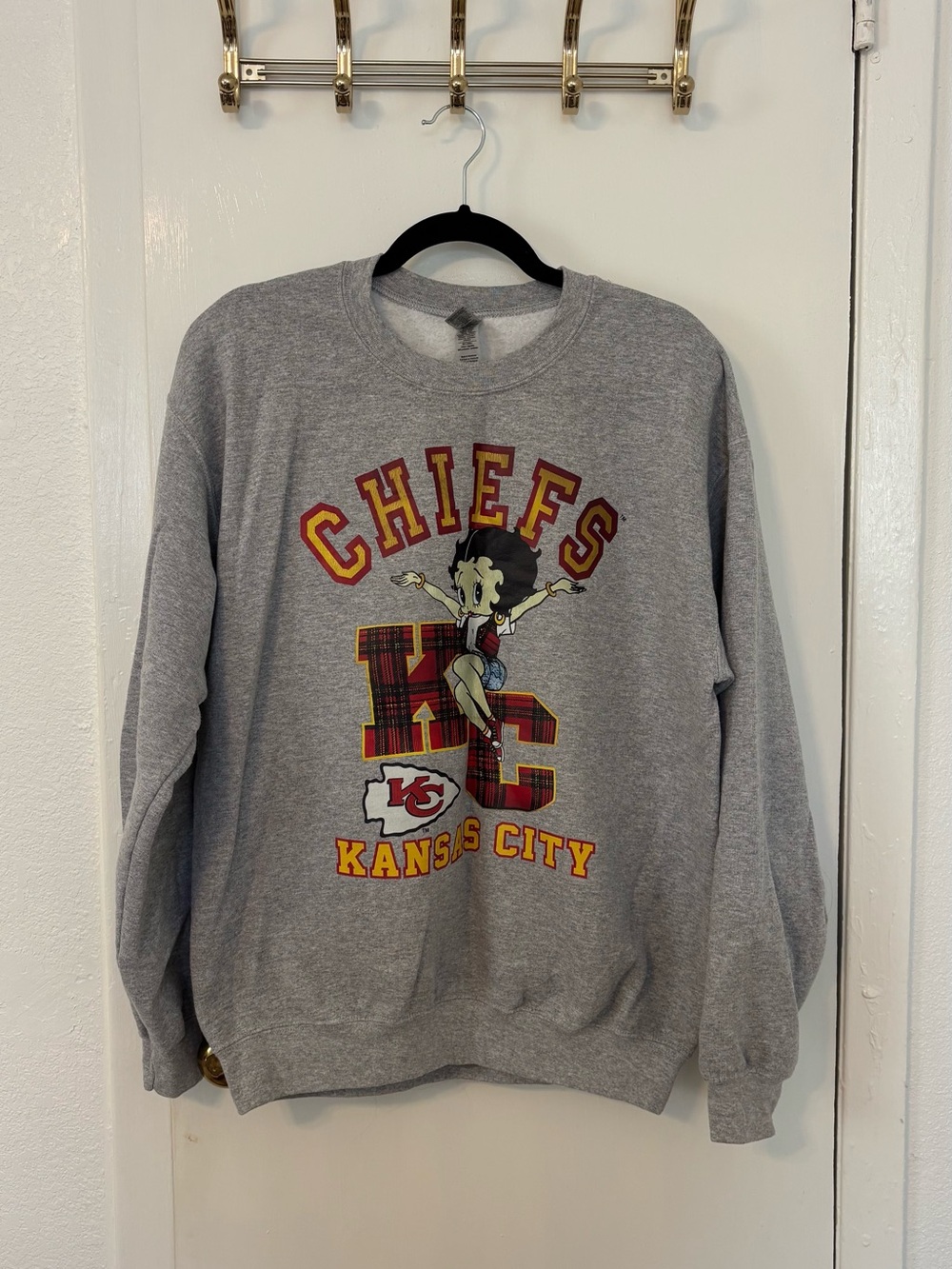 Gildan Gray Kansas City Chiefs Betty Boop Graphic Sweatshirt